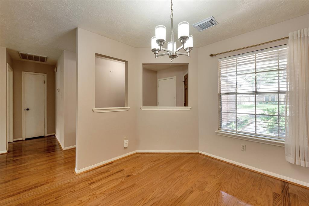15810 Heritage Falls Drive, Friendswood, Texas image 4