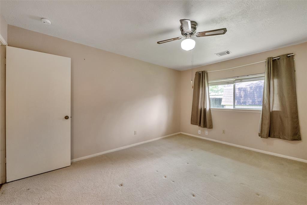 15810 Heritage Falls Drive, Friendswood, Texas image 31