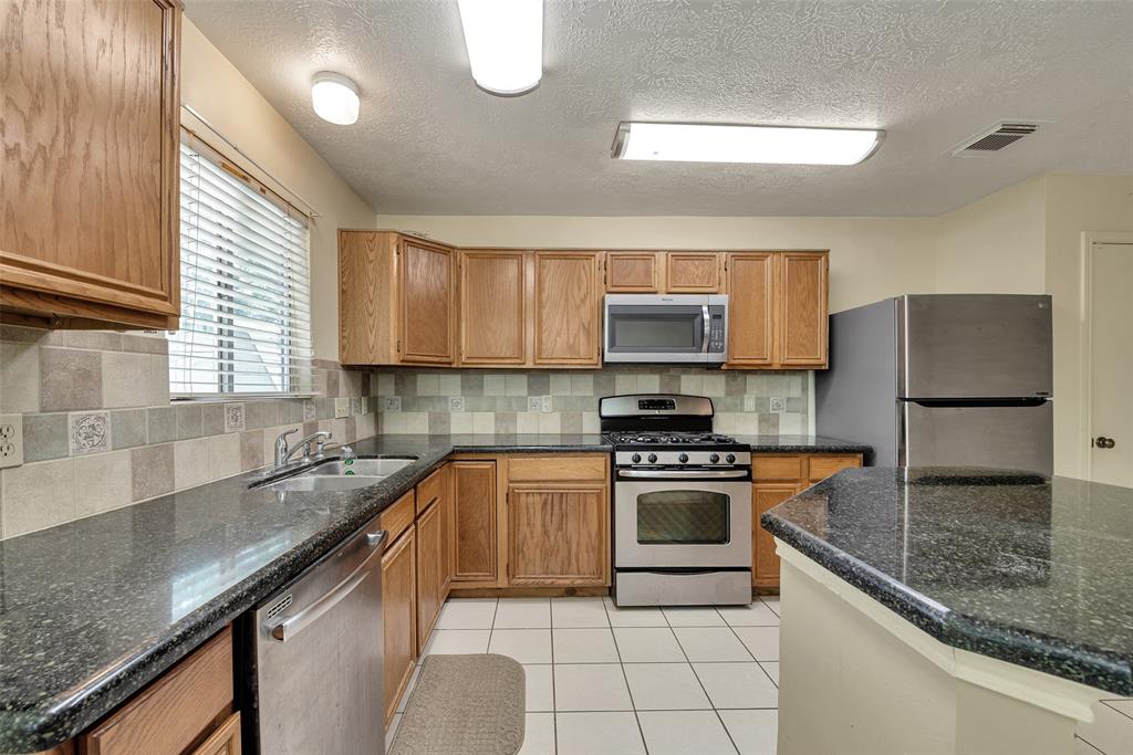 15810 Heritage Falls Drive, Friendswood, Texas image 11