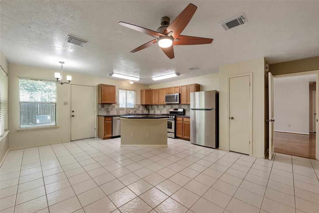 15810 Heritage Falls Drive, Friendswood, Texas image 13