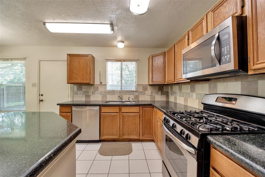 15810 Heritage Falls Drive, Friendswood, Texas image 14