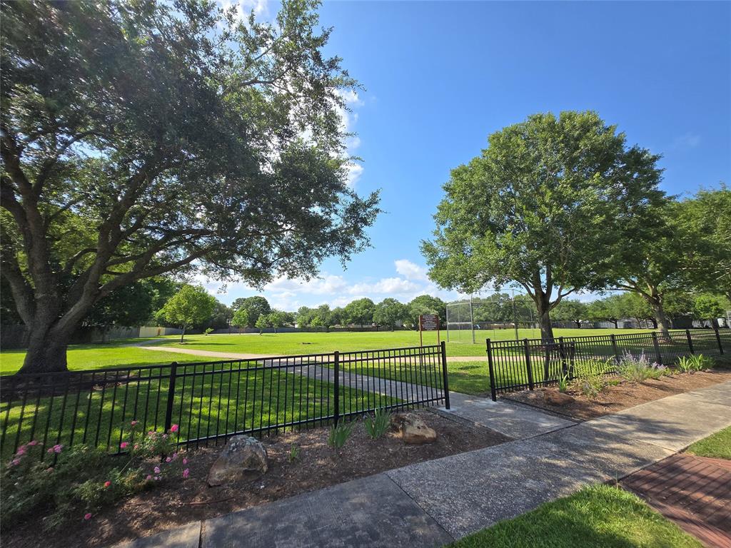 15810 Heritage Falls Drive, Friendswood, Texas image 40