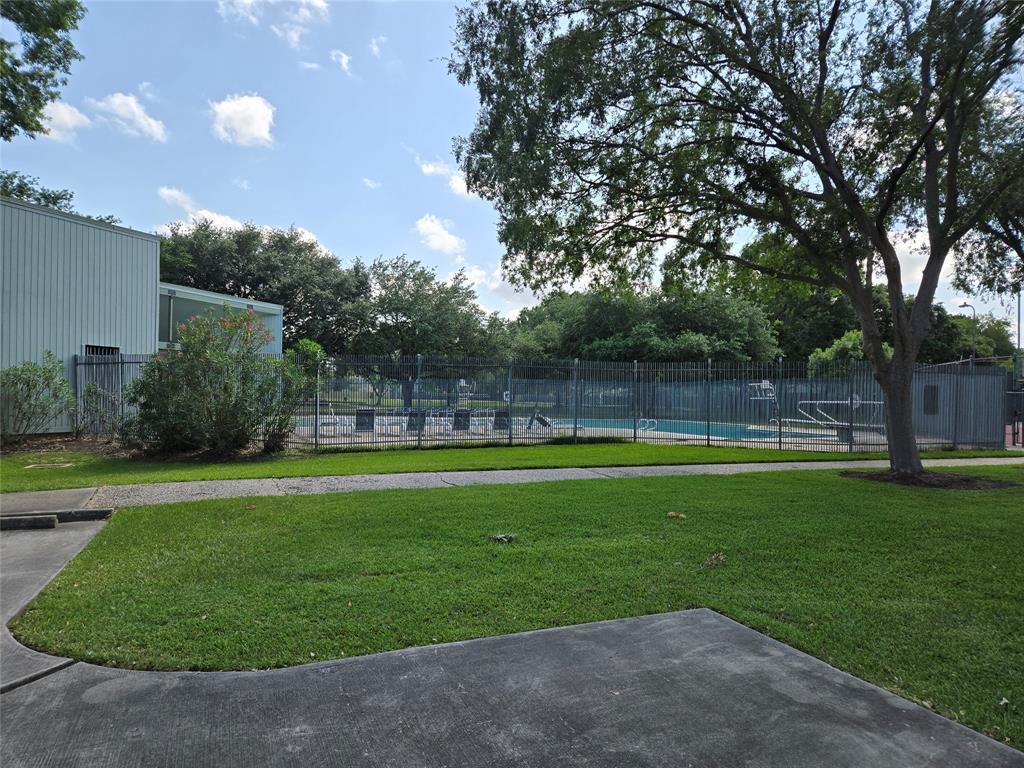 15810 Heritage Falls Drive, Friendswood, Texas image 41