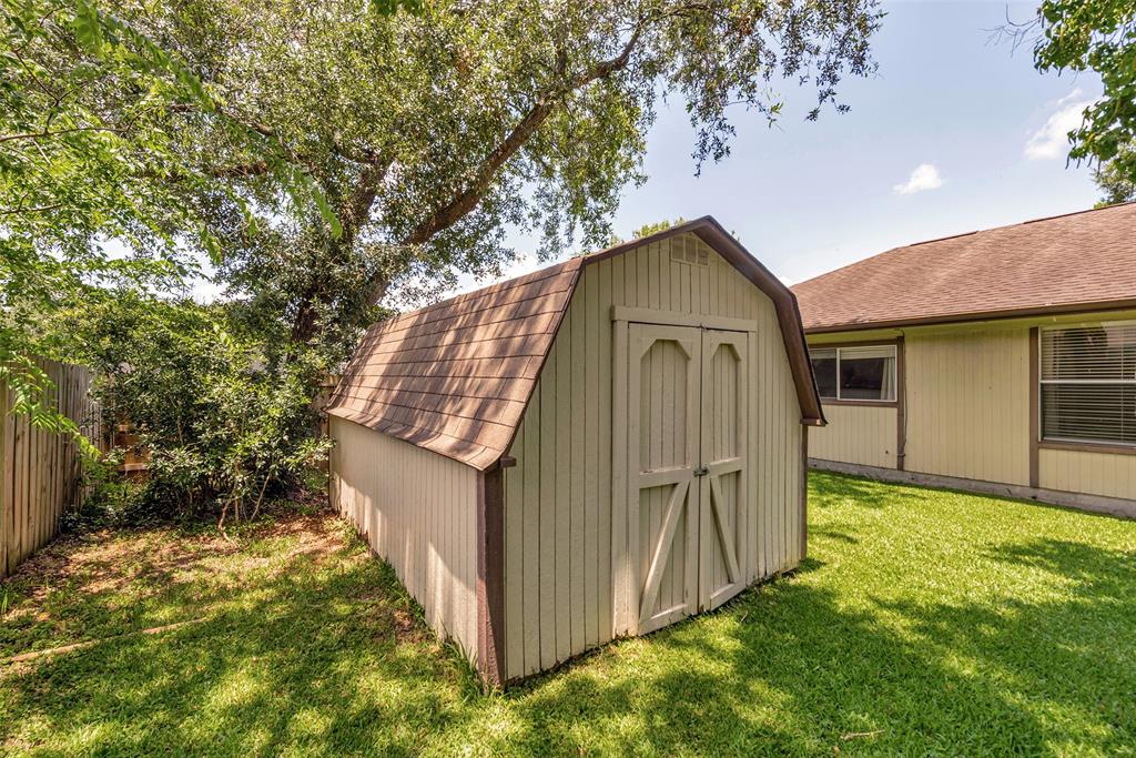 15810 Heritage Falls Drive, Friendswood, Texas image 34