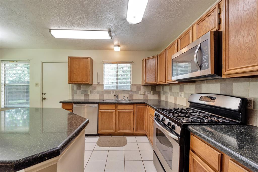 15810 Heritage Falls Drive, Friendswood, Texas image 10