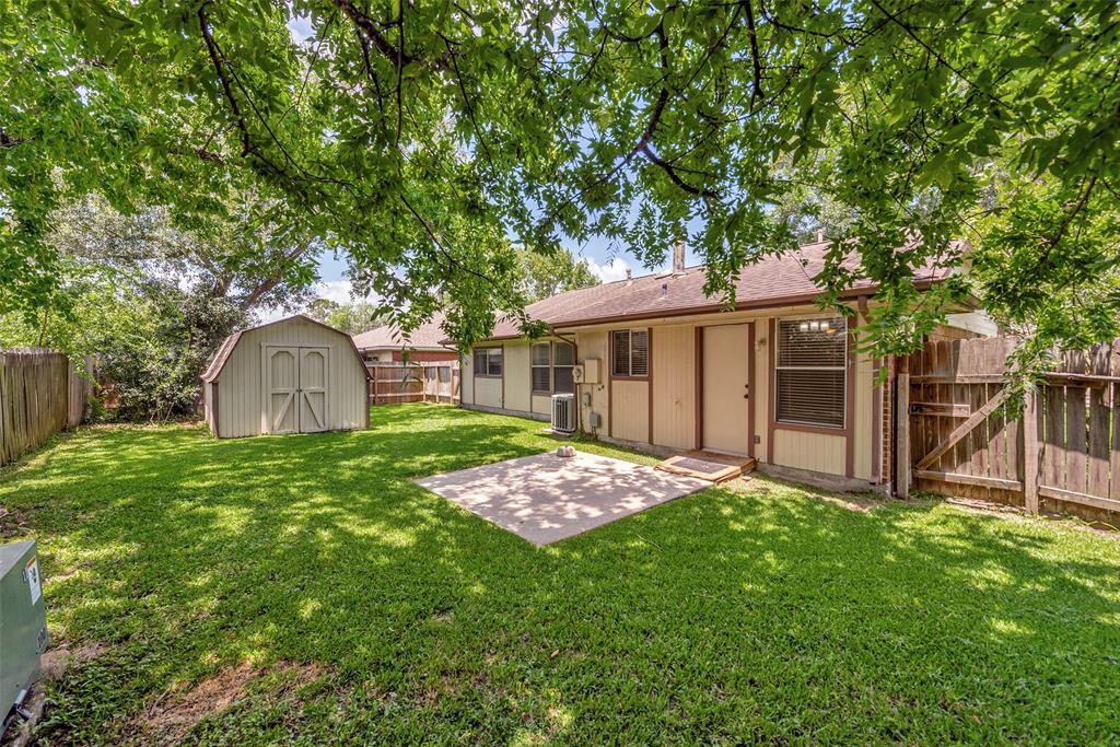 15810 Heritage Falls Drive, Friendswood, Texas image 32