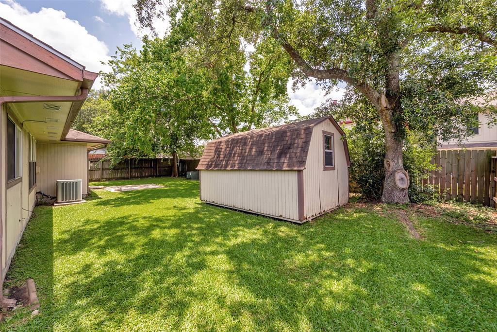 15810 Heritage Falls Drive, Friendswood, Texas image 35