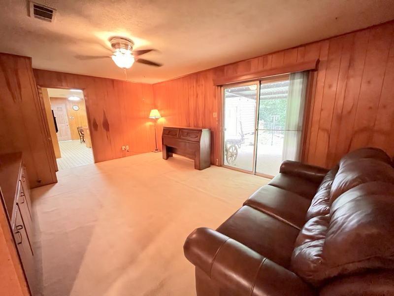302 Cordell Drive, Crockett, Texas image 9