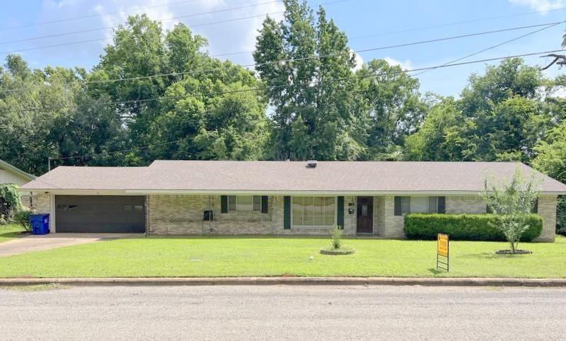 302 Cordell Drive, Crockett, Texas image 1