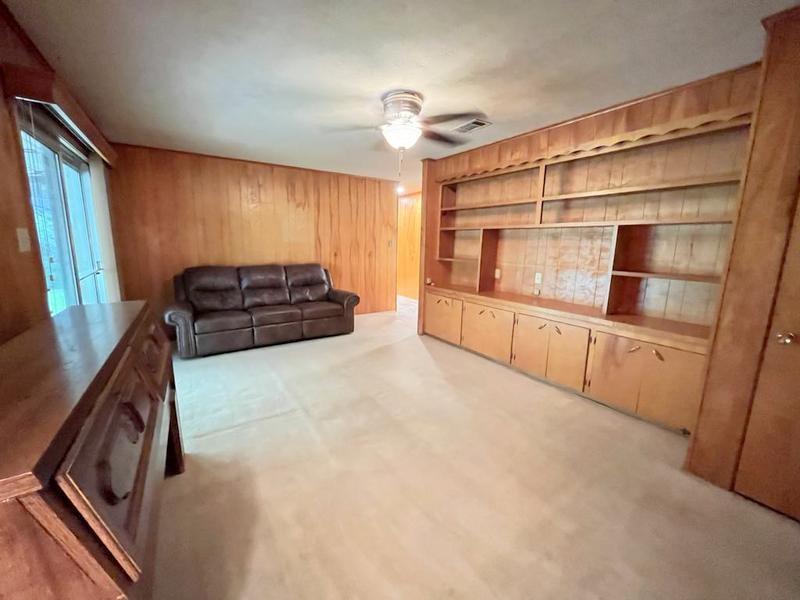 302 Cordell Drive, Crockett, Texas image 11