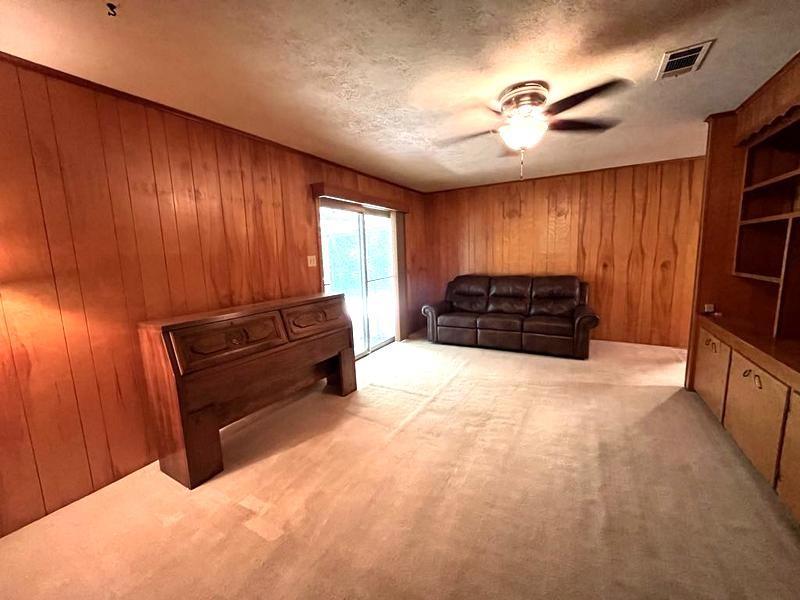 302 Cordell Drive, Crockett, Texas image 10
