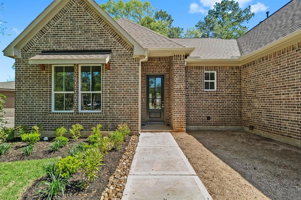 557 Hermitage Court, Conroe, Texas image 2