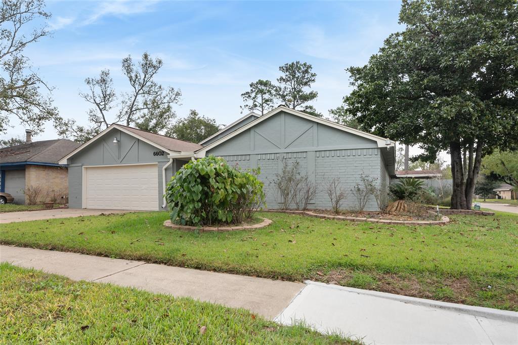 6602 Lynngate Drive, Spring, Texas image 3