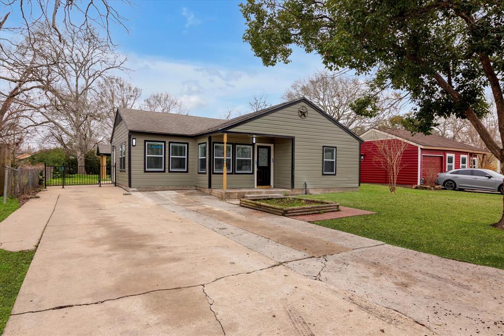 617 Lorrain Street, Angleton, Texas image 1