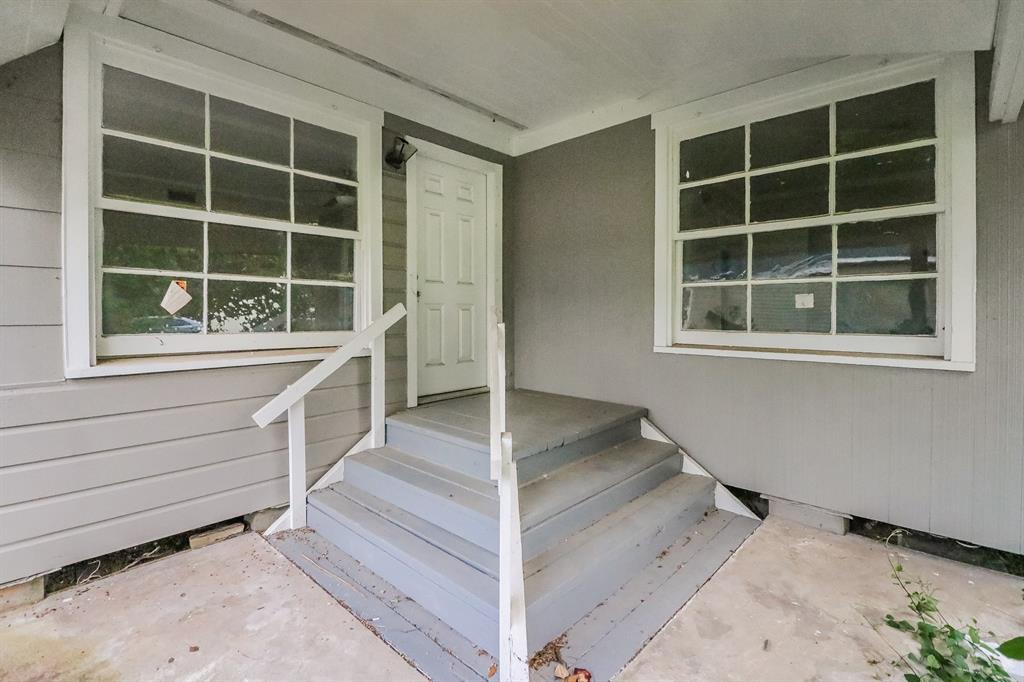 1005 Veronica Street