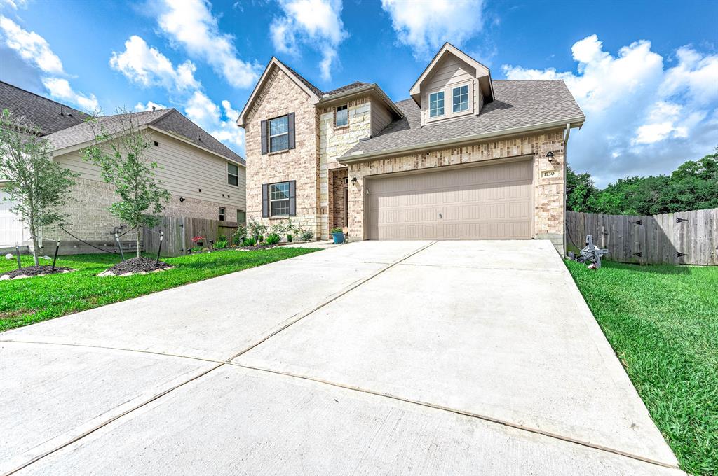 1730 Yaupon Trail Court, Alvin, Texas image 2