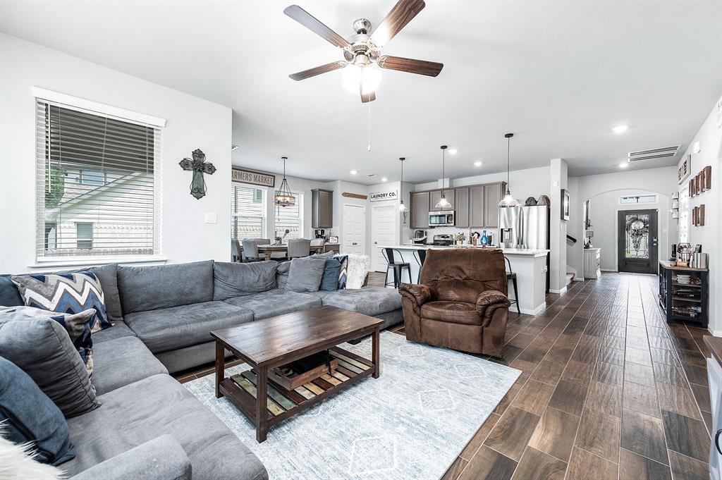 1730 Yaupon Trail Court, Alvin, Texas image 9