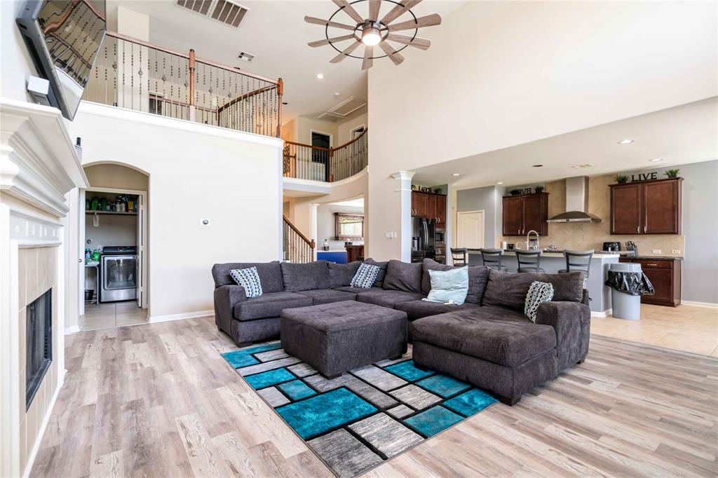 9603 Emerald Lakes Drive, Rosharon, Texas image 5