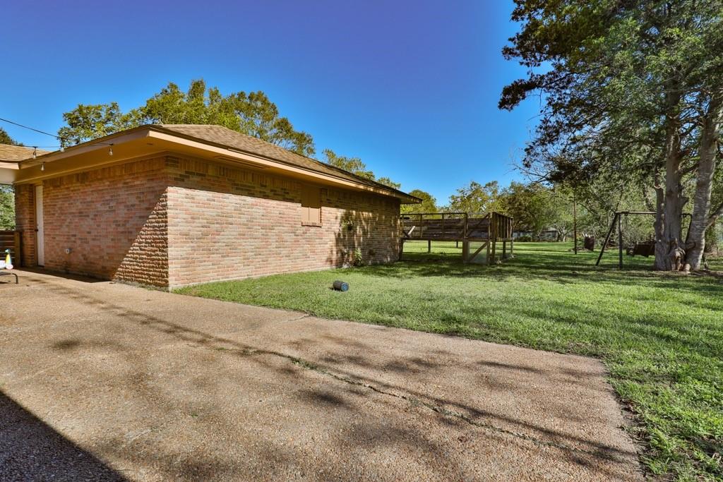 1043 S Columbia Drive, West Columbia, Texas image 31