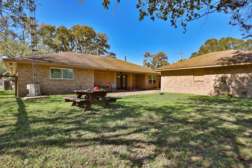 1043 S Columbia Drive, West Columbia, Texas image 32