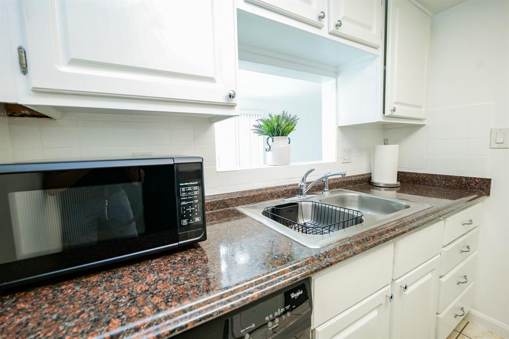 12633 Memorial Drive #14, Houston, Texas image 22