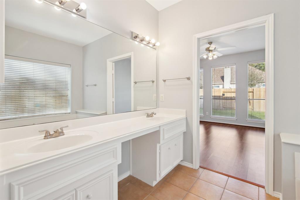 16210 Broken Timber Circle Cir, Houston, Texas image 15
