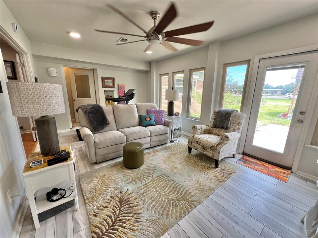 1400 Lawn Drive, Angleton, Texas image 11