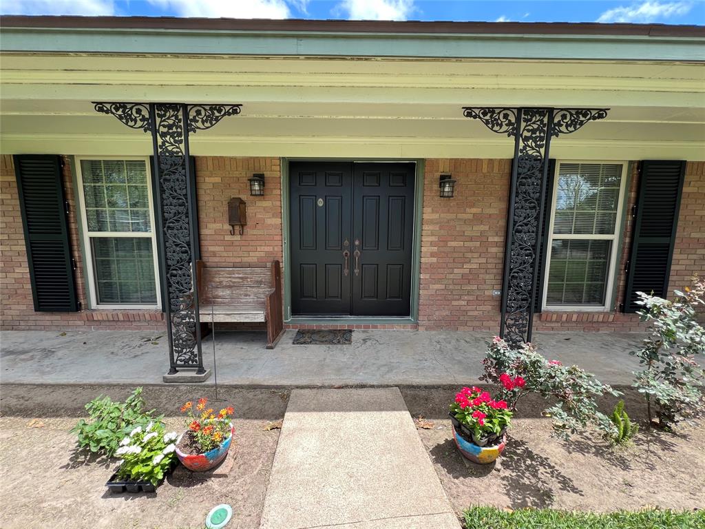 1400 Lawn Drive, Angleton, Texas image 2