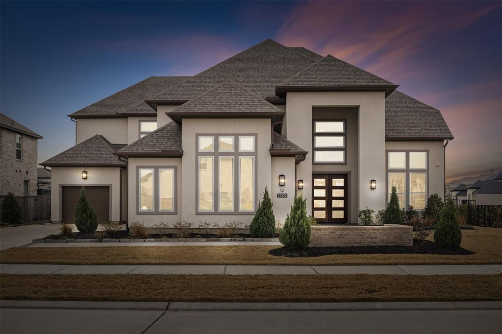 21339 Crescent Winged Drive