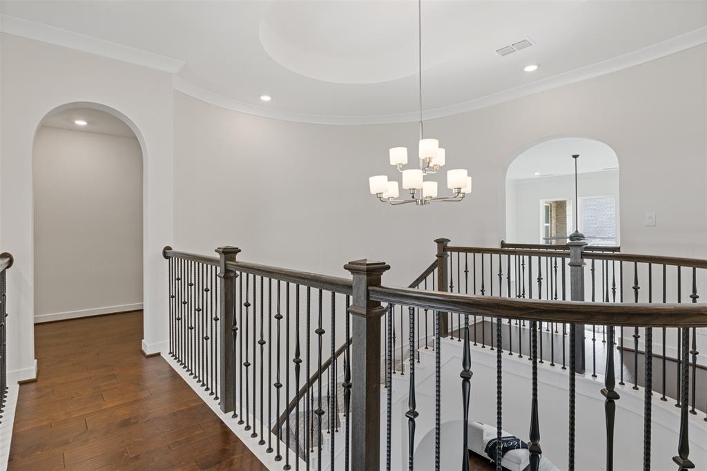 21339 Crescent Winged Drive