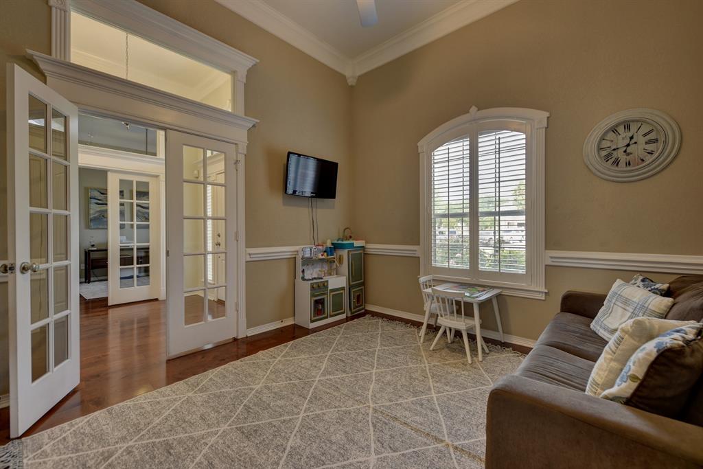 304 Whispering Oak Circle, Brenham, Texas image 6