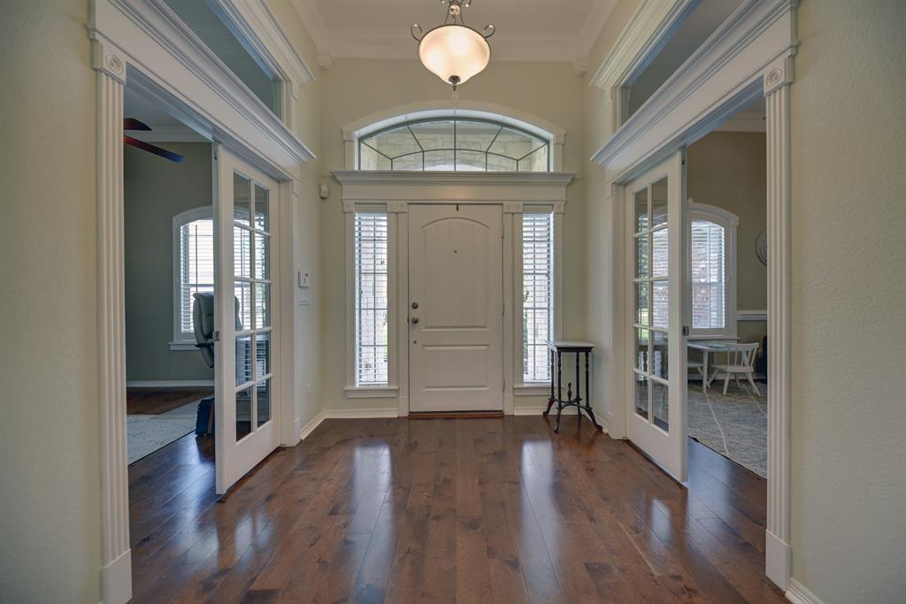 304 Whispering Oak Circle, Brenham, Texas image 4