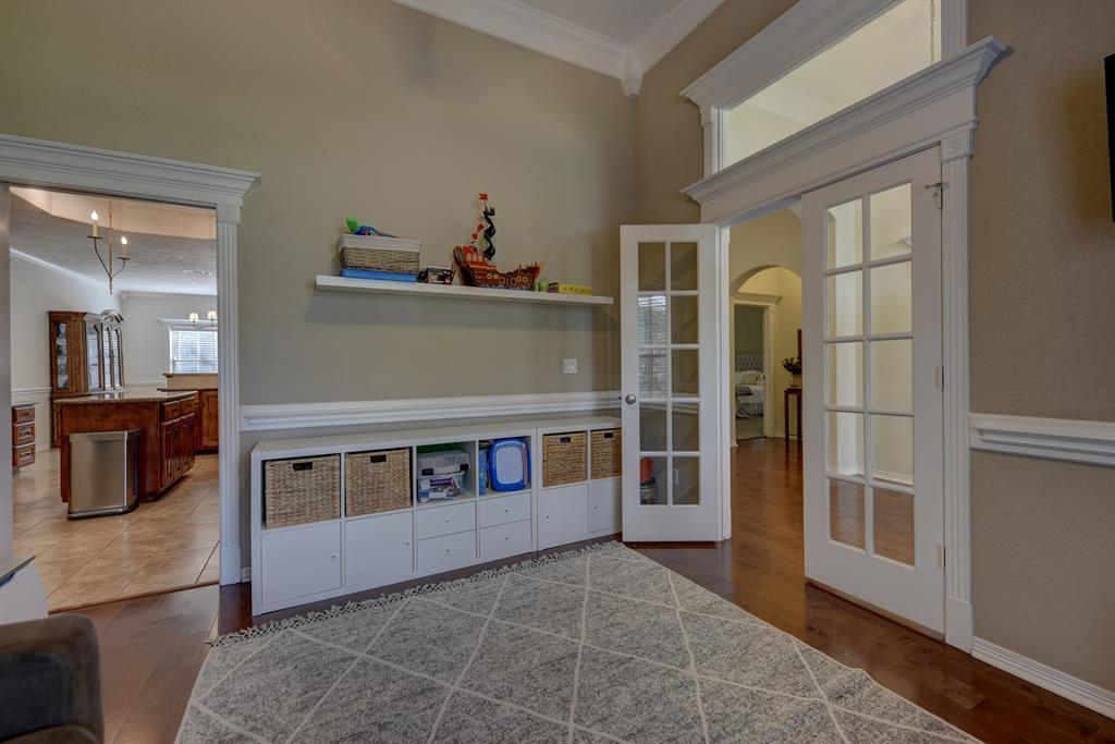 304 Whispering Oak Circle, Brenham, Texas image 5