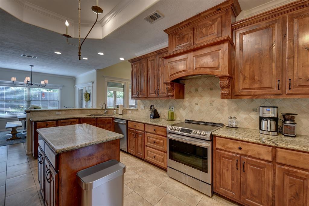 304 Whispering Oak Circle, Brenham, Texas image 9