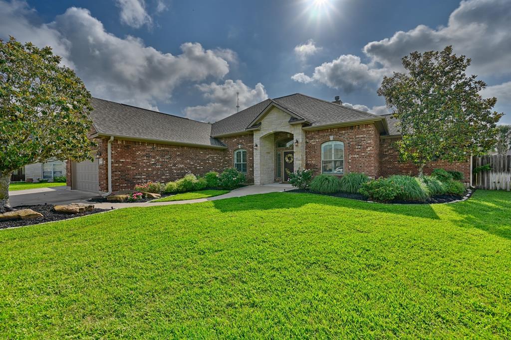 304 Whispering Oak Circle, Brenham, Texas image 1