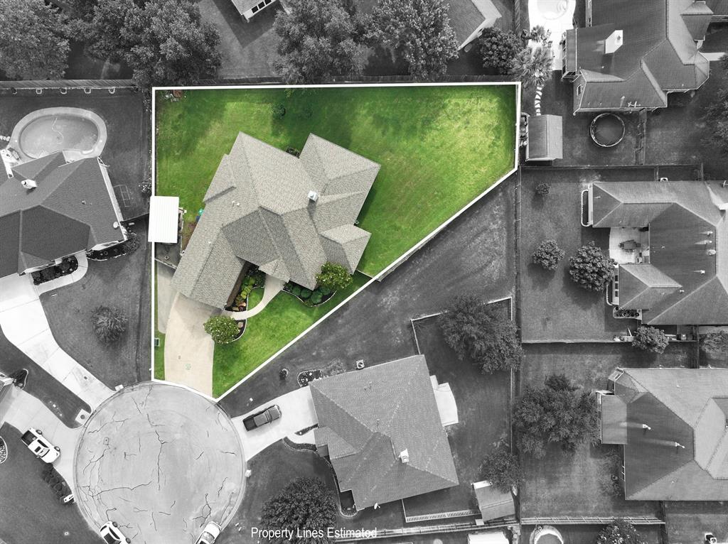 304 Whispering Oak Circle, Brenham, Texas image 2