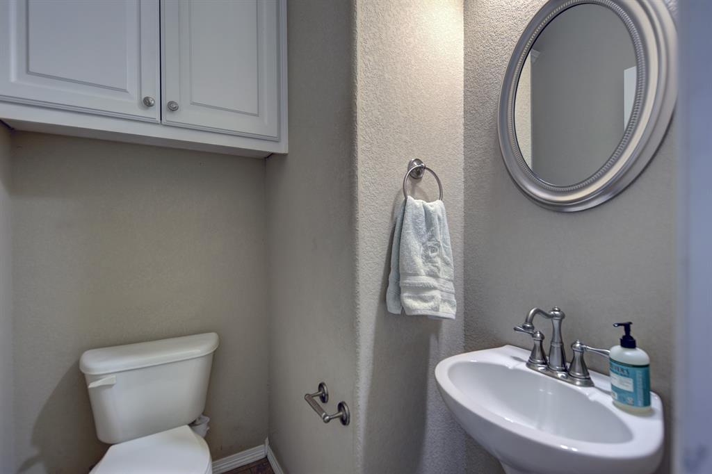 304 Whispering Oak Circle, Brenham, Texas image 23