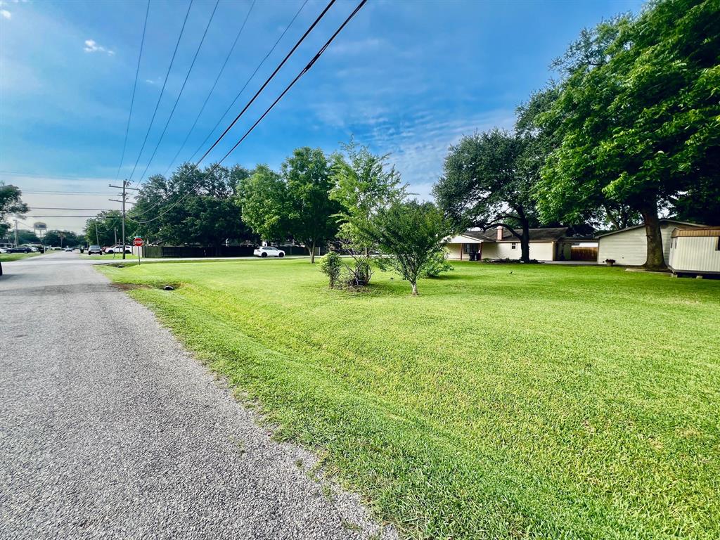 504 Boston, Nederland, Texas image 3