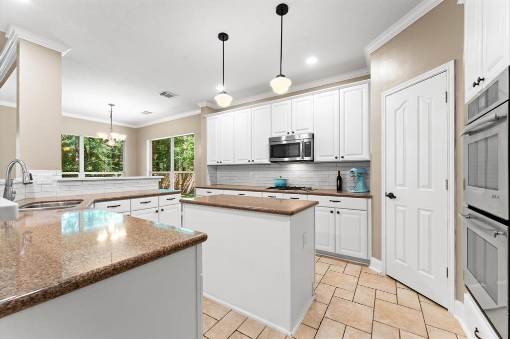 83 Pleasant Bend Bnd, The Woodlands, Texas image 12