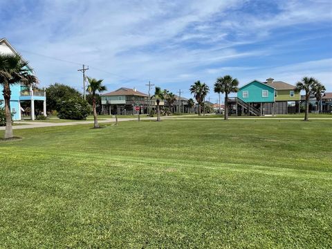 Photo of 941 Gulfview Drive, Crystal Beach, TX 77650 (MLS # 61086928)