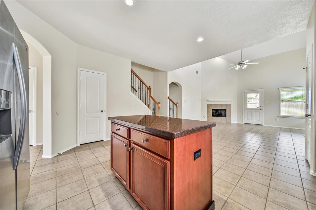 20131 Niagara Falls Drive, Tomball, Texas image 12