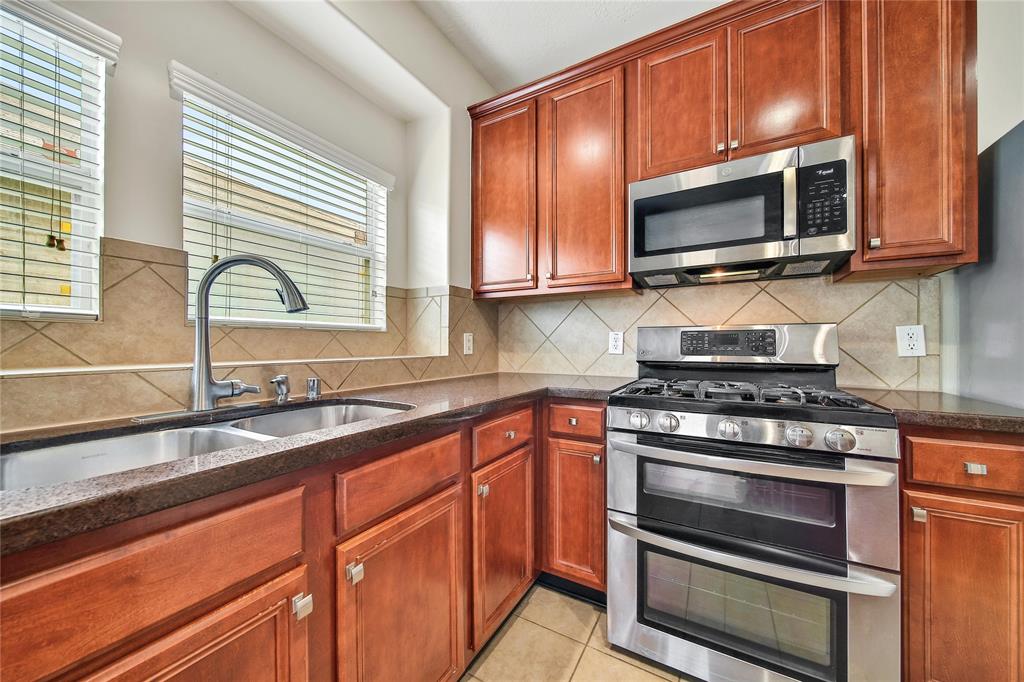 20131 Niagara Falls Drive, Tomball, Texas image 13