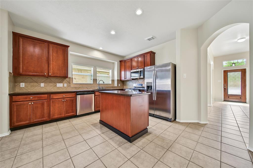 20131 Niagara Falls Drive, Tomball, Texas image 10