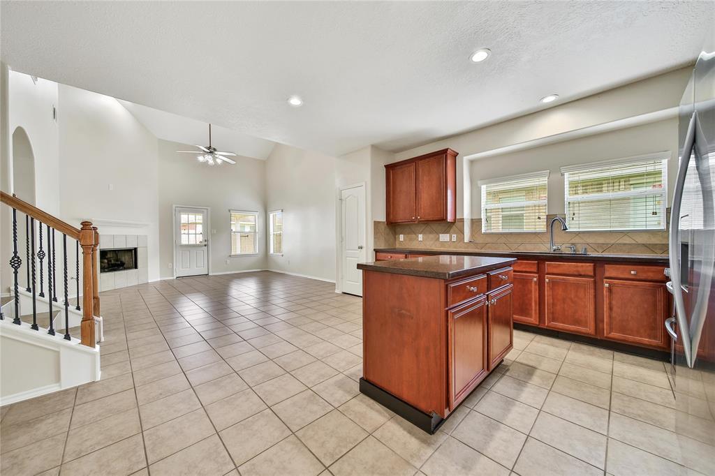 20131 Niagara Falls Drive, Tomball, Texas image 11