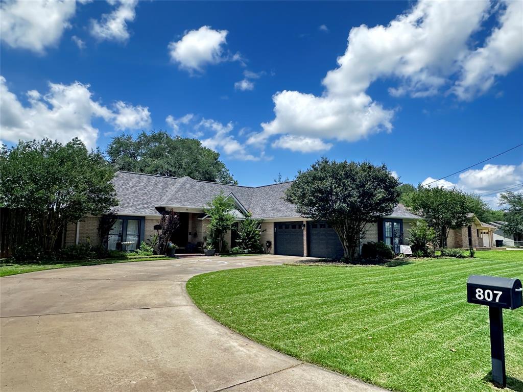 807 Trochta Street, El Campo, Texas image 1