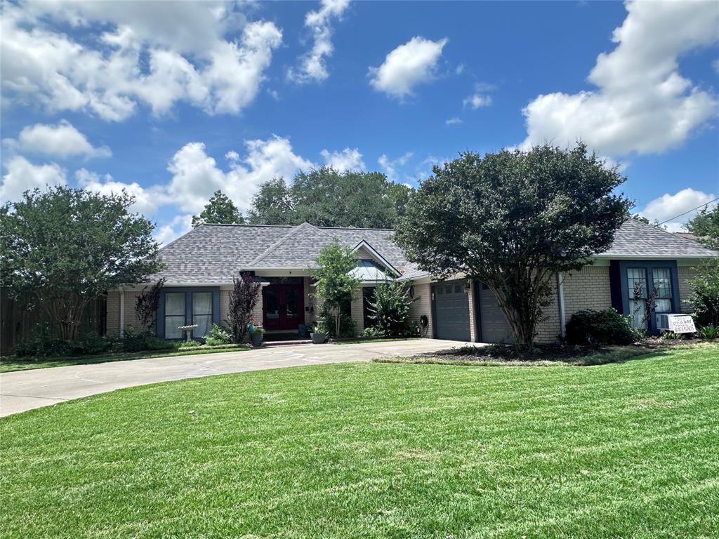 807 Trochta Street, El Campo, Texas image 2