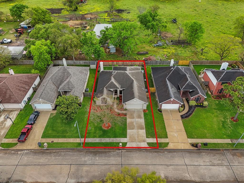 332 Spencer Landing, La Porte, Texas image 3