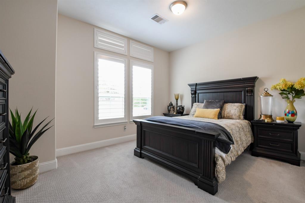 9411 Plaza Point Drive, Missouri City, Texas image 12
