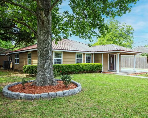 Single Family Residence in Sweeny TX 505 Avenue C.jpg