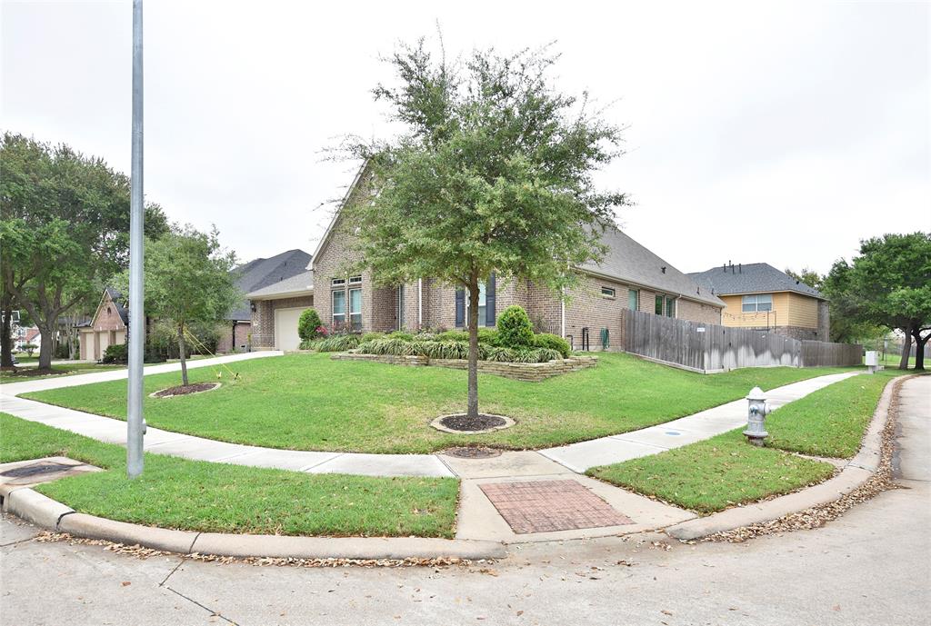 739 Summer Trace Lane, Richmond, Texas image 2